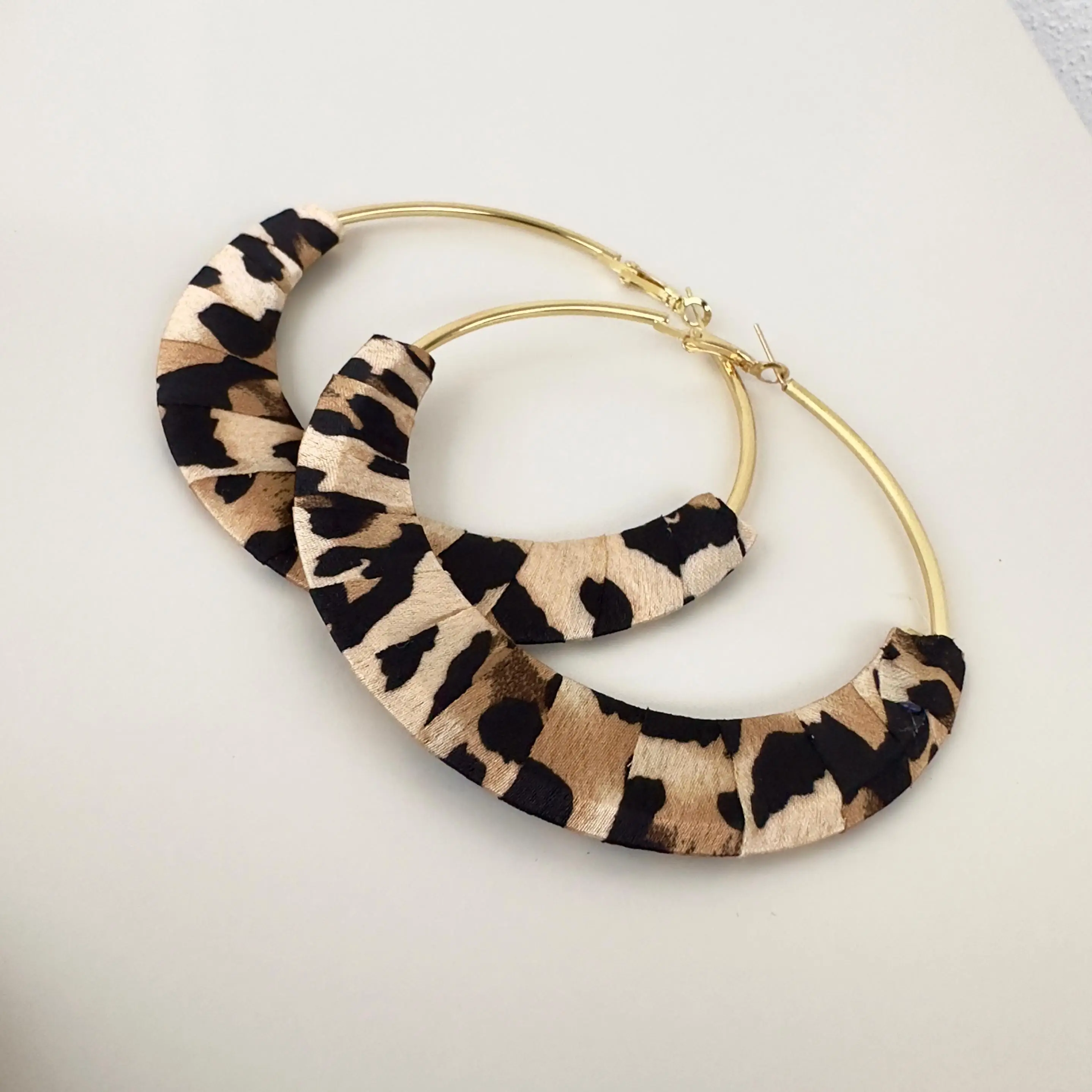 GY0192 Gold Büyük Halka Leopar Küpe