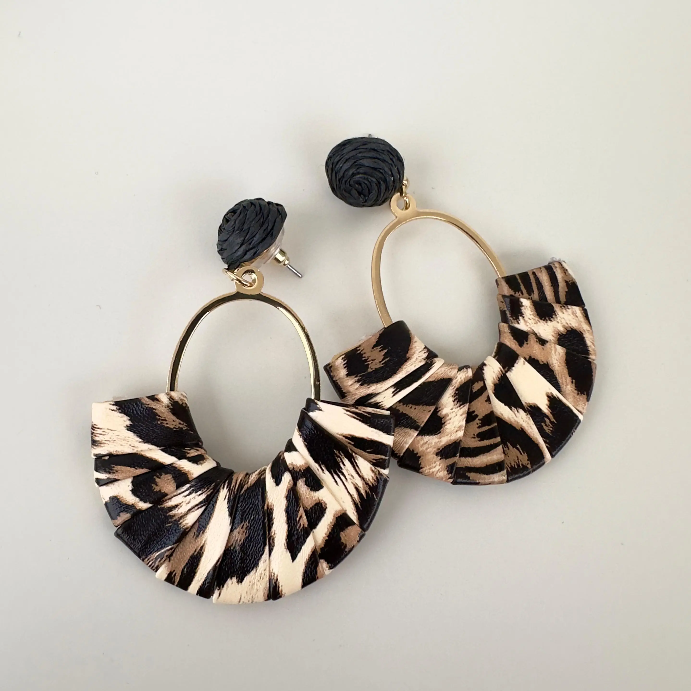 GY0209 Gold Leopar Küpe