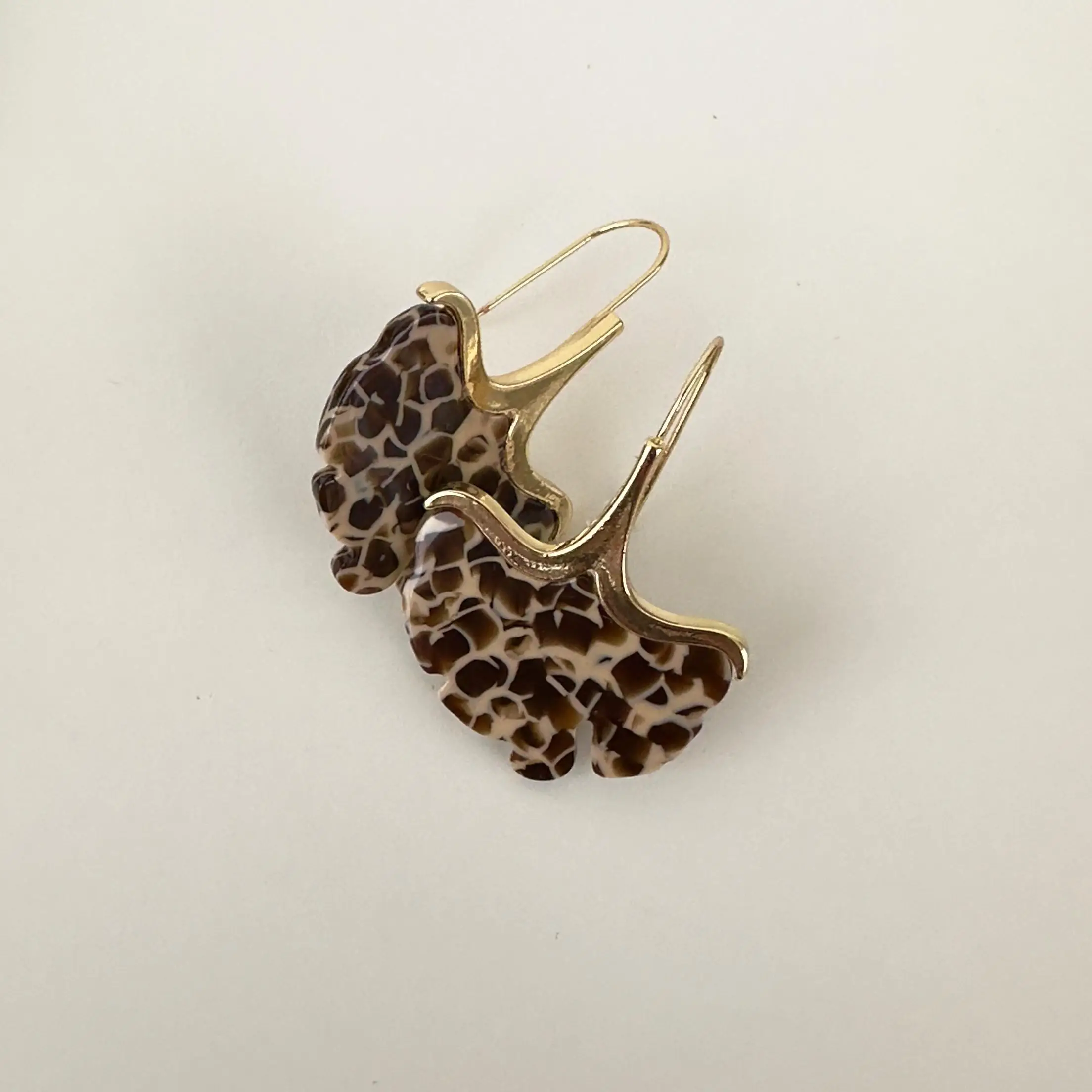 GY0210 Gold Geçmeli Leopar Küpe