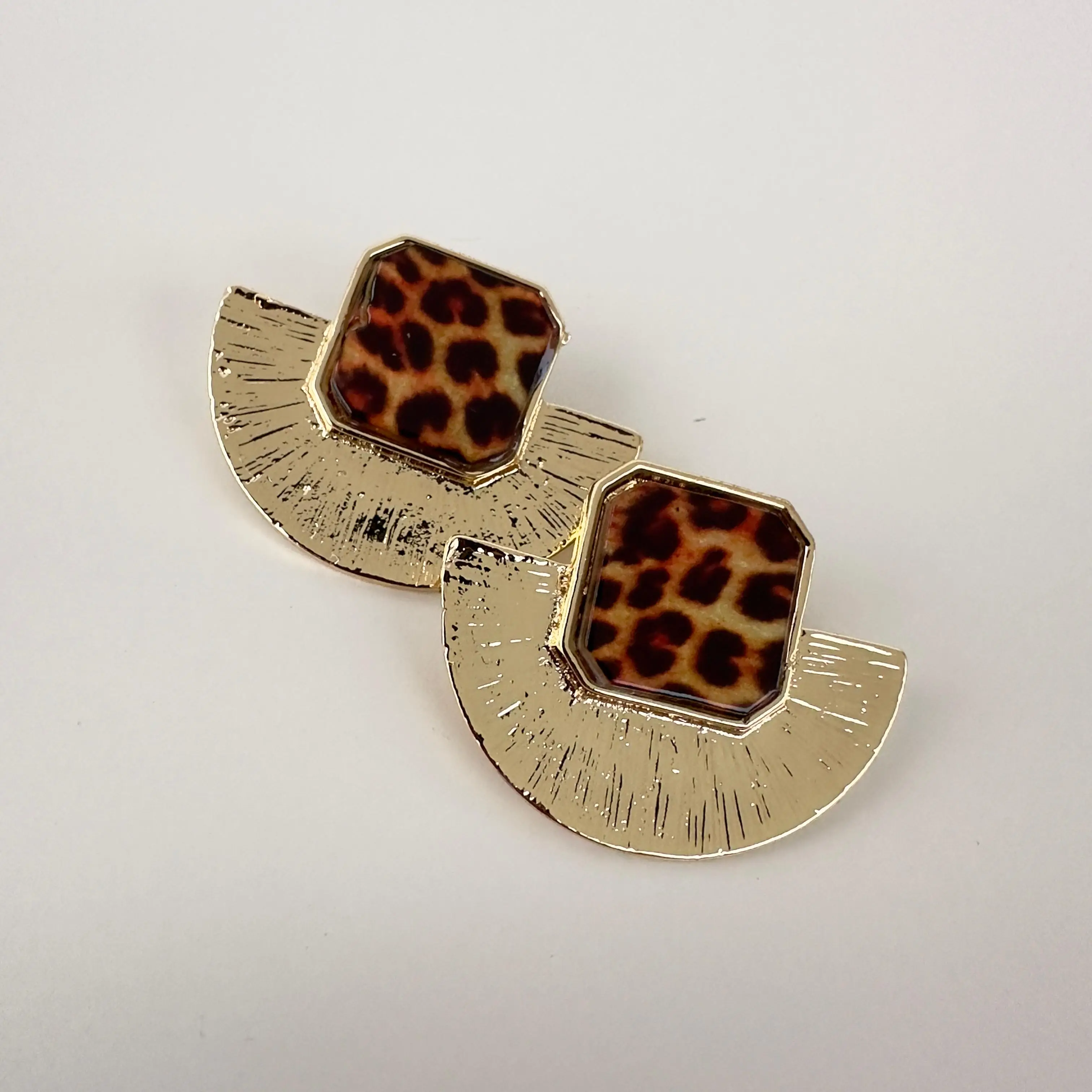 GY0219 Gold Plakalı Leopar Küpe