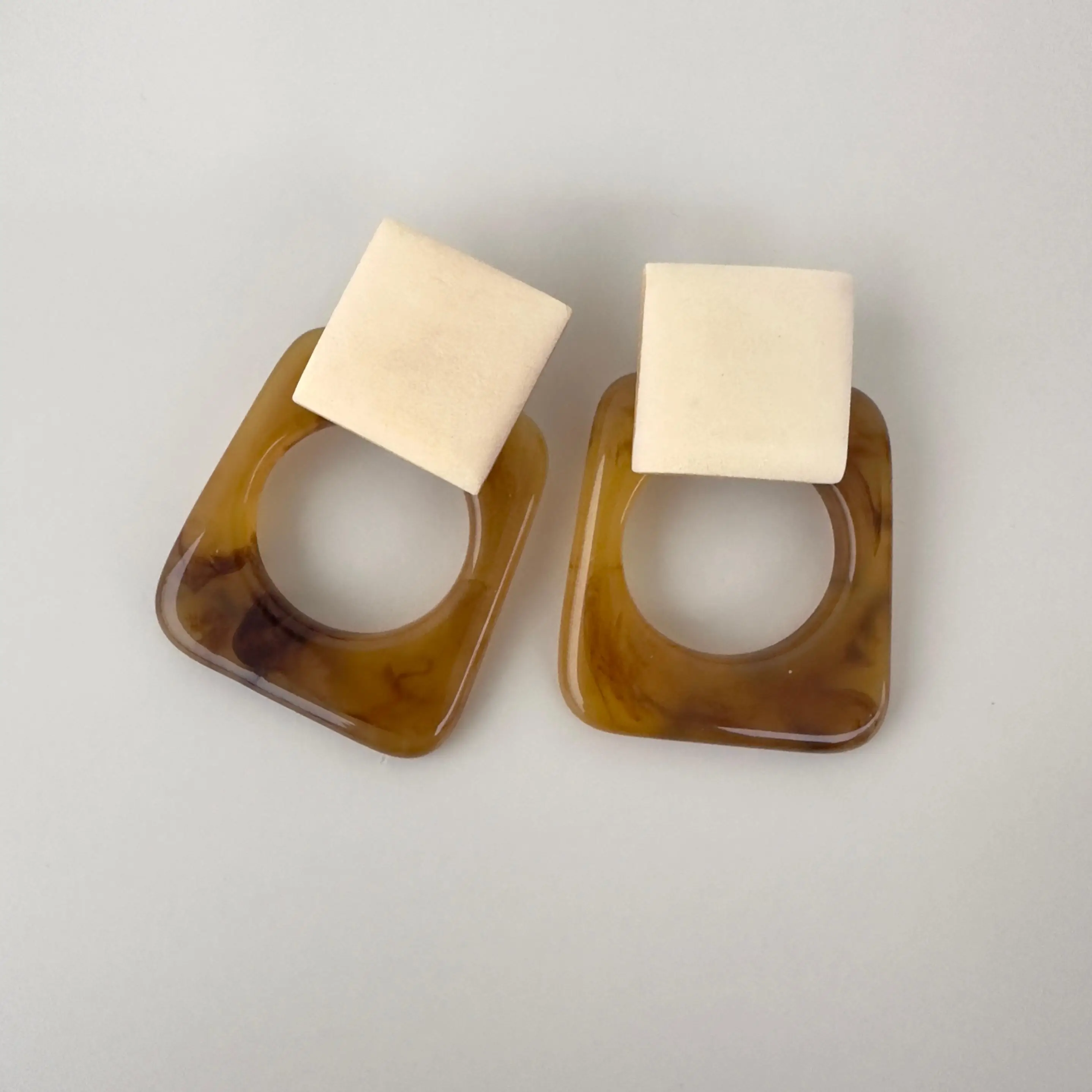 GY0223 Büyük Plaka Küpe