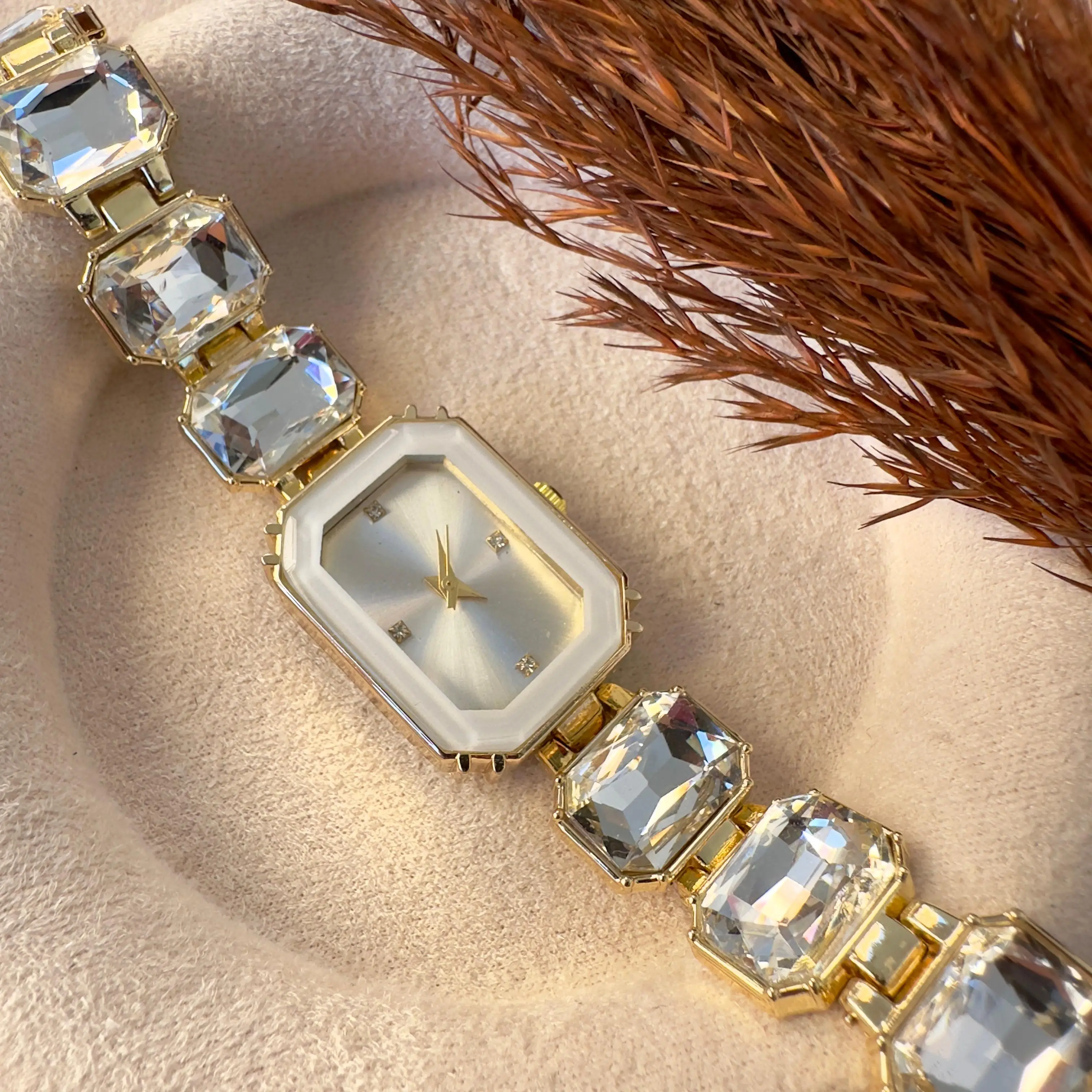 GY0003 Gold Beyaz Taşlı Saat
