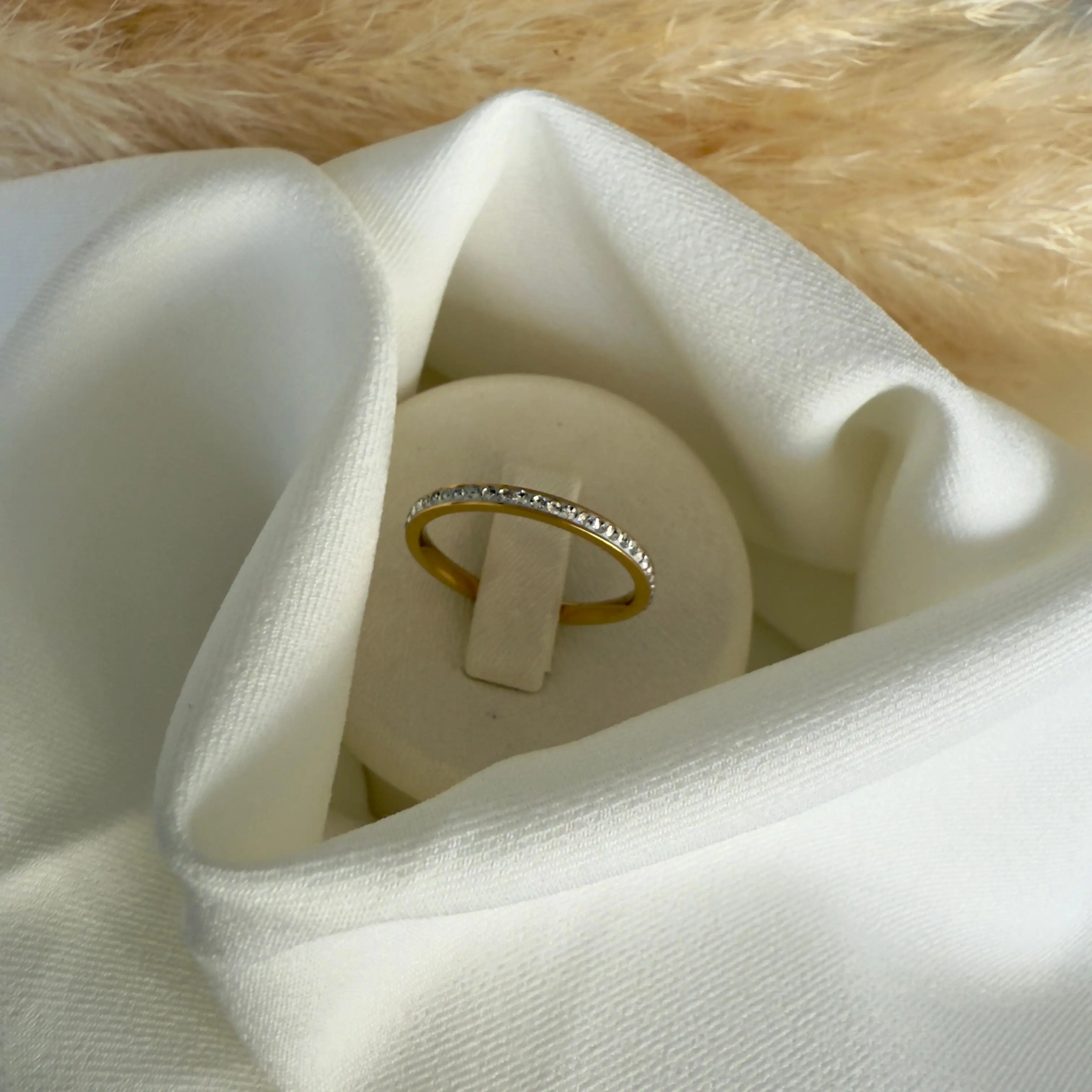 GY0116 Gold Taş Sıralı İnce Yüzük
