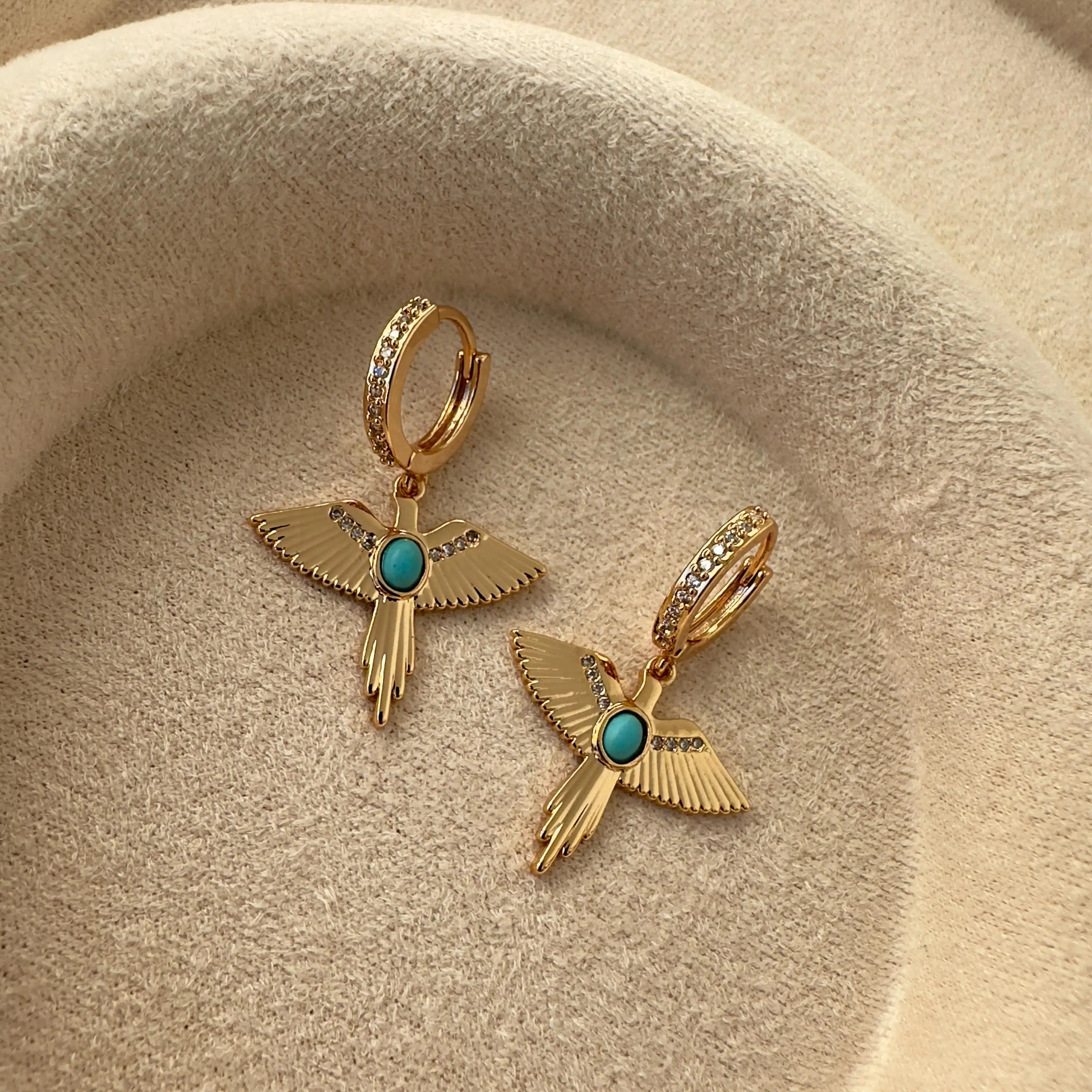 Mitolojik Mavi Taşlı Gold Küpe